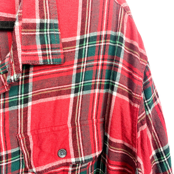 Old Navy Regular Fit Red & Green Plaid Button-Up - Picture 5 of 11